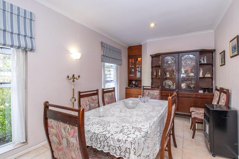 5 Bedroom Property for Sale in Constantia Western Cape